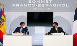 El presidente del Gobierno, Pedro Sánchz, con el presidente francés, Emmanuel Macron, en la cumbre bilateral celebrada en la localidad de Montauban. REUTERS/Frederic Scheiber/Pool