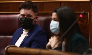 17/03/2021.- El portavoz de ERC, Gabriel Rufián, y la presidenta de Cs, Inés Arrimadas, durante la sesión de Control al Gobierno en el Congreso de este miércoles. E. Parra / Europa Press