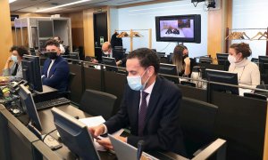 El portavoz adjunto de Cs, Edmundo Bal (d), y el portavoz de ERC en el Congreso, Gabriel Rufián (2d), durante la comparecencia por videoconferencia del extesorero del PP Luis Bárcenas en la Comisión de Investigación de 'Kitchen' en el Congreso.