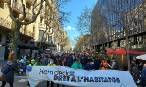 Capçalera de la manifestació per la regulació del preu dels lloguers.