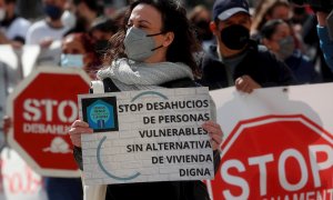 Diferentes organizaciones se han concentrado en la Plaza el Ayuntamiento de Valencia para exigir una Ley que Garantice el Derecho a la Vivienda.