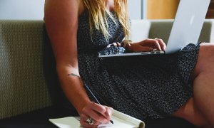 Mujer trabajando.