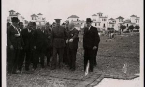 Queipo de Llano en su etapa como general del Ejército del Sur con presos políticos.