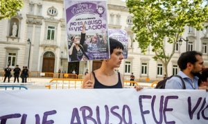 Un total de 135 organizaciones feministas han convocado una concentración ante el Tribunal Supremo de Madrid para volver a protestar contra la sentencia que condena a los cinco miembros de La Manada por un delito de abuso sexual y les absuelve del de agre