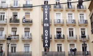 La pancarta que van penjar els veïns en protesta per l'operació urbanística especulativa.