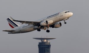 Un avión de Airefrance despega del aeropuerto Charles-de-Gaulle de París.