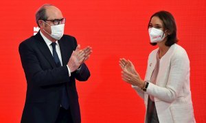 El candidato del PSOE a la Comunidad de Madrid, Ángel Gabilondo (i) junto a la ministra de Industria, Reyes Maroto (d), durante un acto de precampaña en la sede del partido en la calle Ferraz de Madrid. EFE/PSOE