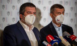 17/04/2021. Jan Hamacek y Andrej Babis ofrecen una rueda de prensa para comunicar la expulsión de los diplomáticos rusos. - EFE