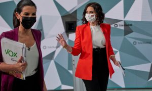 La candidata de Vox a la Presidencia de la Comunidad de Madrid, Rocío Monasterio (i), y la candidata del PP a la Presidencia de la Comunidad de Madrid, Isabel Díaz Ayuso, salen tras el primer debate electoral previo a los comicios a la Asamblea de Madrid,