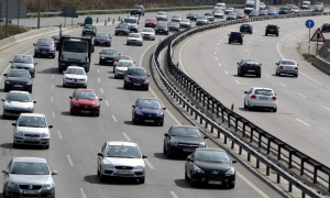 La red viaria española incluye 15.523 kilómetros de alta capacidad, 3.039 en autopistas y 12.484 en autovías.