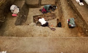 Equipo de trabajadores recuperando los restos humanos en el Barranco de Víznar. - Asociación Granadina por la Recuperación de la Memoria Histórica