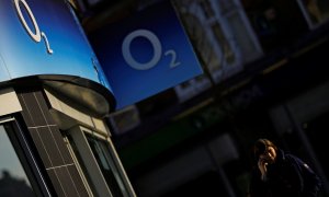 Una tienda del operador de telefonía móvil O2, de Telefónica, en la ciudad inglesa de Loughborough. REUTERS/Darren Staples