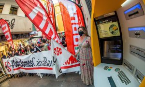 Manifestación en Sevilla para rechazar el ERE que pretende imponer la dirección de CaixaBank.