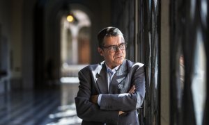 Jordi Matas en el claustre de l'edifici històric de la Universitat de Barcelona.