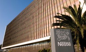 Fachada del Edificio I de la Central de Nestlé España en Esplugues de Llobregat