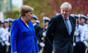 Esta será la primera cumbre del G-7 a la que Reino Unido acudirá completamente desligado de la UE. En la imagen, la canciller alemana, Angela Merkel, y el primer ministro británico, Boris Johnson, en una reunión en Berlín, en agosto de 2019.