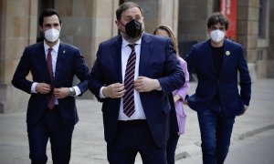 L'arribada del president d'ERC, Oriol Junqueras, al Parlament de Catalunya, acompanyat de Sergi Sabrià, Meritxell Serret i Roger Torrent. Imatge del 21 de maig del 2021.