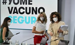 s ministras de Derechos Sociales, Ione Belarra; de Trabajo, Yolanda Díaz; y de Hacienda y portavoz de Gobierno, María Jesús Montero, a su llegada a la rueda de prensa posterior a la reunión del Consejo de Ministros, este martes en el complejo del Palacio