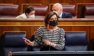 09/06/2021.- La vicepresidenta primera del Gobierno, Carmen Calvo, responde a una pregunta de la oposición durante una nueva sesión de control al Gobierno este miércoles en el Congreso de los Diputados. EFE/Juan Carlos Hidalgo