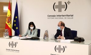 Los ministros de Sanidad, Carolina Darias y de Política Territorial y Función Pública, Miquel Iceta durante la reunión del Consejo Interterritorial de Salud que se celebra esta tarde en Madrid.