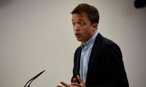 08/06/2021.- El líder de Más País, Íñigo Errejón, interviene en una rueda de prensa anterior a una Junta de Portavoces. J. Hellín. POOL / Europa Press