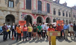 Un moment de la roda de premsa celebrada davant del Parlament.