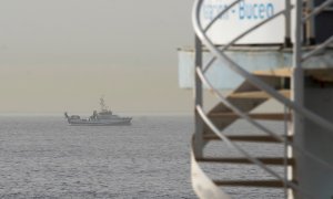 El buque del Instituto Español de Oceanografía (IEO) Ángeles Alvariño sigue rastreando con un sonar este jueves los fondos marinos de la costa de Santa Cruz de Tenerife.