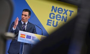 El presidente del Gobierno, Pedro Sánchez, durante la  rueda de prensa conjunta con la presidenta de la Comisión Europea, Ursula von der Leyen (no aparece en la imagen), en la sede de Red Eléctrica de España. EFE/ Fernando Villar