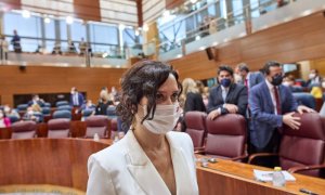 La presidenta en funciones de la Comunidad de Madrid, Isabel Díaz Ayuso, en la primera sesión del pleno de su investidura en la Asamblea de Madrid, a 17 de junio de 2021, en Madrid (España).