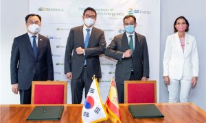 Moon Sungwook, ministro de Comercio, Industria y Energía de Corea del Sur; Huh Yongsoo, CEO de GS Energy: Xabier Viteri, director de Renovables de Iberdrola y Reyes Maroto, la ministra de Industria, Comercio y Turismo.