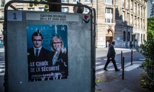 Un cartel de la formación ultraderechista francesa Agrupación Nacional en París.