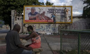 Un cartel de apoyo a Lula en Río de Janeiro.