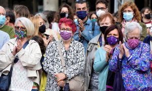 Un momento de la concentración de esta tarde en Valladolid para protestar contra el último caso de violencia de género que le ha costado la vida a una mujer en esta ciudad.