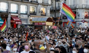 Manifestación celebrada este lunes en la Puerta del Sol, en Madrid, para condenar la brutal agresión que acabó este sábado con la vida del joven Samuel Luiz, de 24 años, en A Coruña, un crimen por el que se ha continuado tomando declaración a los testigos