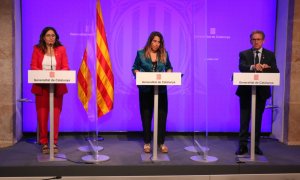 La consellera de la Presidència, Laura Vilagrà; la portaveu del Govern, Patrícia Plaja; i el conseller d'Economia, Jaume Giró; durant la roda de premsa a Palau del 6 de juliol de 2021