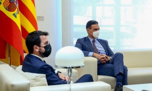 El presidente del Gobierno, Pedro Sánchez y el president de la Generalitat de Catalunya, Pere Aragonès, durante una reunión en el Palacio de la Moncloa, a 29 de junio de 2021