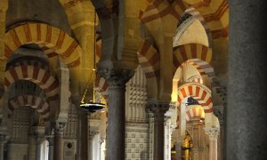 Interior de la Mezquita de Córdoba. Foto de archivo.