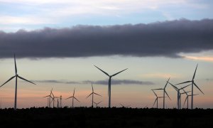 Vista de los aerogeneradores de la planta eólica de  Iberdrola en la localidad de Moranchon (Guadalajara). REUTERS/Sergio Perez