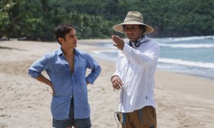 El director M. Night Shyamalan con el actor Gael García Bernal, en el rodaje.