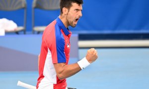 26 de julio de 2021, Japón, Tokio: el tenista serbio Novak Djokovic en acción contra el alemán Jan-Lennard Struff durante el partido de la segunda ronda de hombres solteros en el Ariake Tennis Park como parte de los Juegos Olímpicos de Tokio 2020.