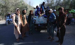 Un grupo de talibanes, en un checkpoint en la ciudad de Herat.