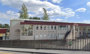 CEIP A Maía, en Ames (A Coruña), afectado por el cierre de aulas anunciado por la Xunta este mes.