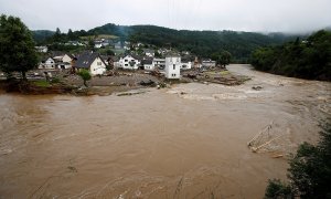 Vista general del río Ahr inundando parte del pueblo alemán de Schuld el pasado mes de julio de 2021.