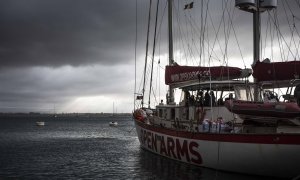 El buque Astral, de la ONG Open Arms, espera en el puerto siciliano de Siracusa.