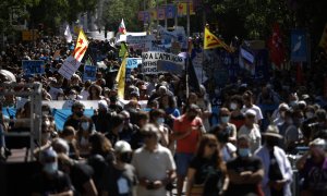 19/09/2021 Miles de personas se manifiestan contra la ampliación de El Prat