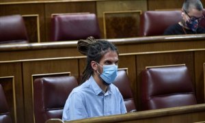 El secretario de Organización de Podemos y diputado de Unidas Podemos en el Congreso, Alberto Rodríguez, en una sesión plenaria en el Congreso de los Diputados, a 25 de mayo de 2021