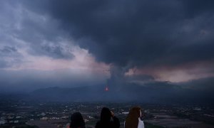 22/09/2021 nube volcán