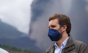 El presidente del Partido Popular, Pablo Casado, visitó este miércoles en La Palma algunas de las zonas más afectadas por la erupción volcánica.