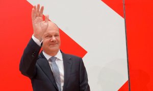 El candidato del SPD, Olaf Scholz, se dirige a la prensa en Berlín.