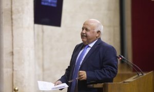 El consejero de Salud y Familias, Jesús Aguirre, durante su comparecencia en la primera jornada de sesión plenaria en el Parlamento de Andalucía. A 15 de septiembre de 2021. En Sevilla (Andalucía, España).